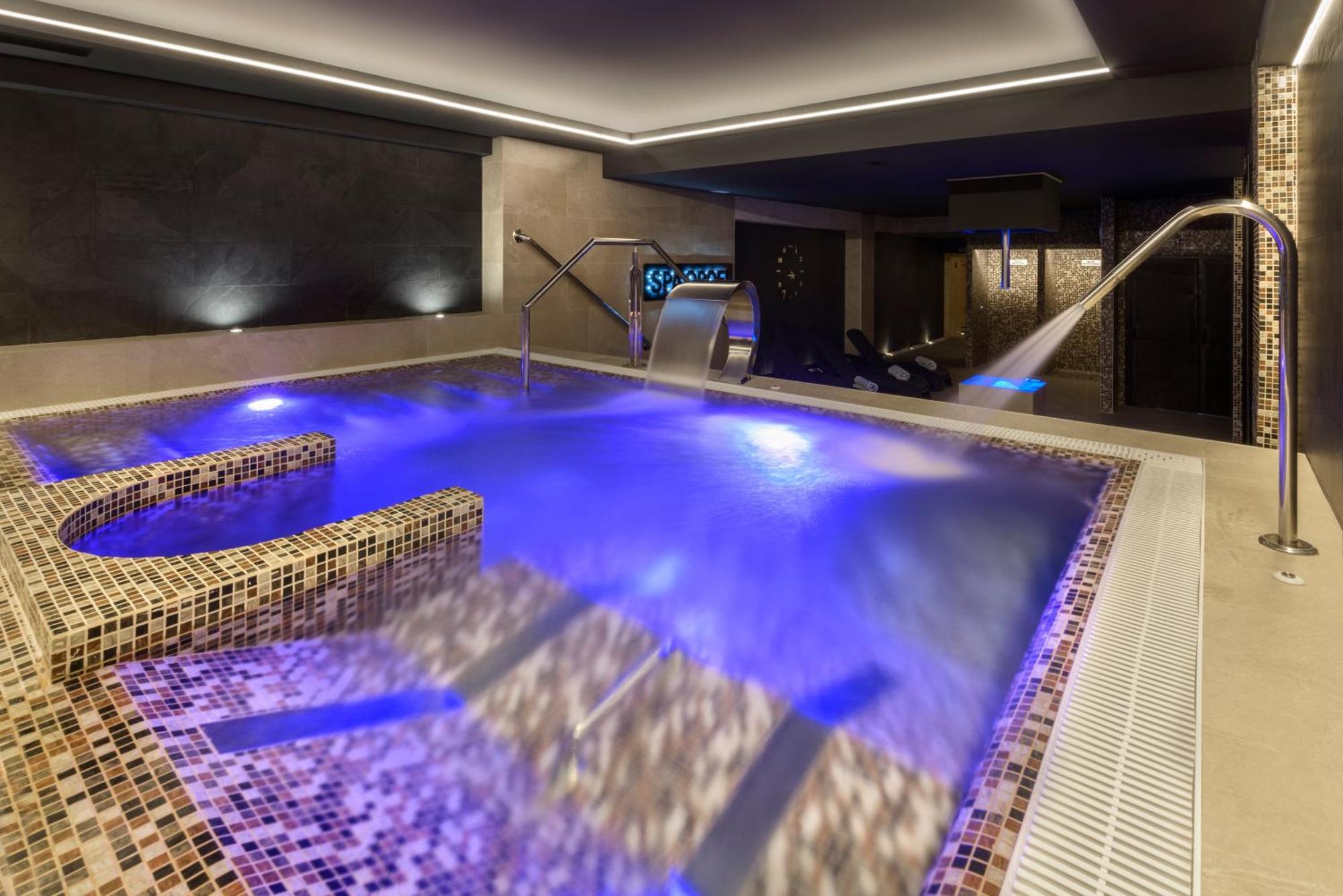 Oroel Hotel & Spa Jaca Exterior photo